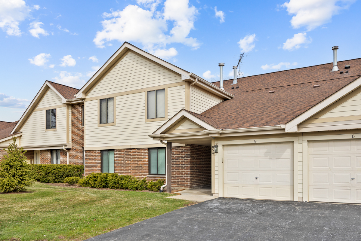 854 E Carriage Lane #8, Palatine, IL 60074