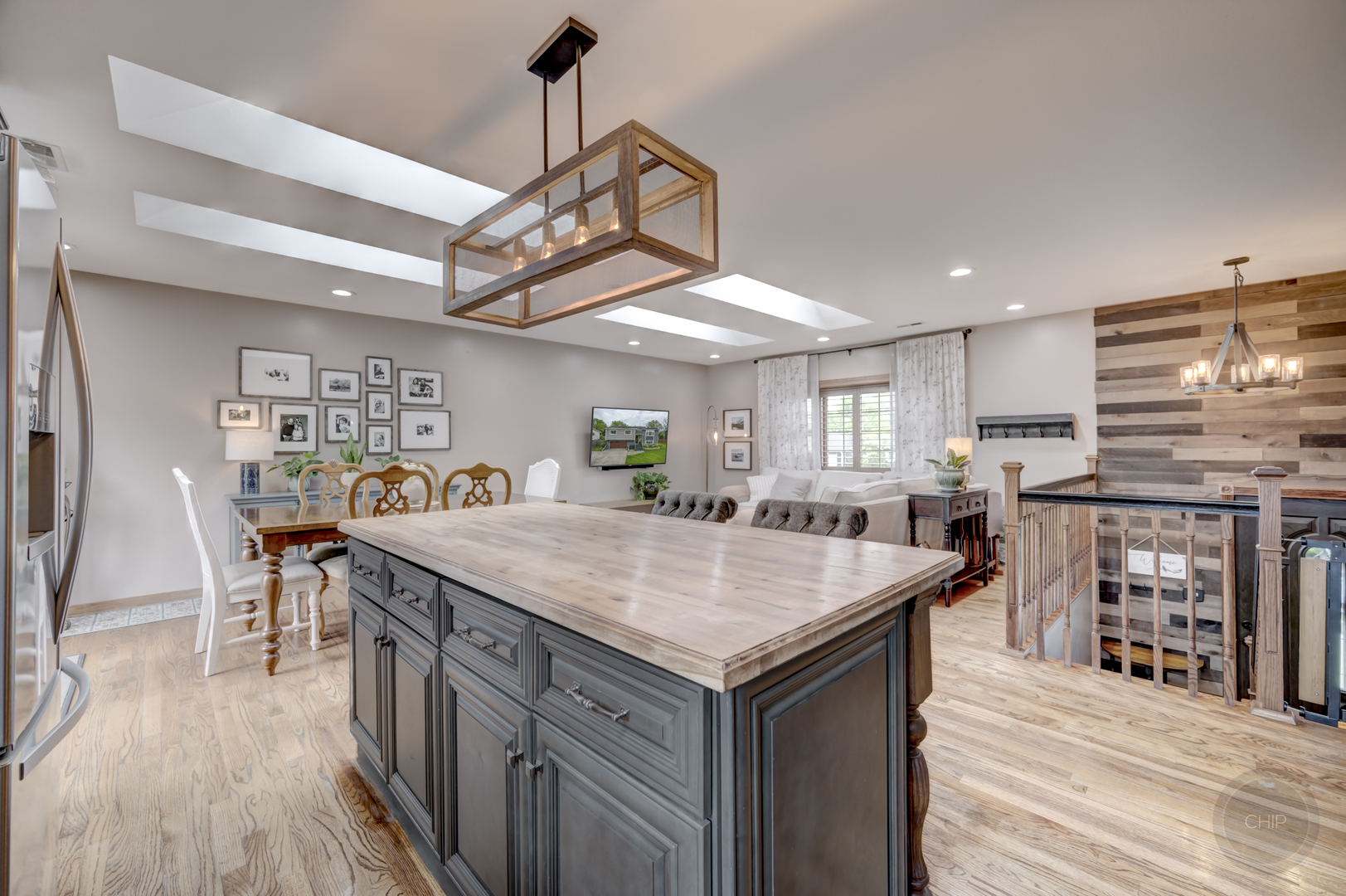 7215 Larchwood Lane, Woodridge, IL 60517