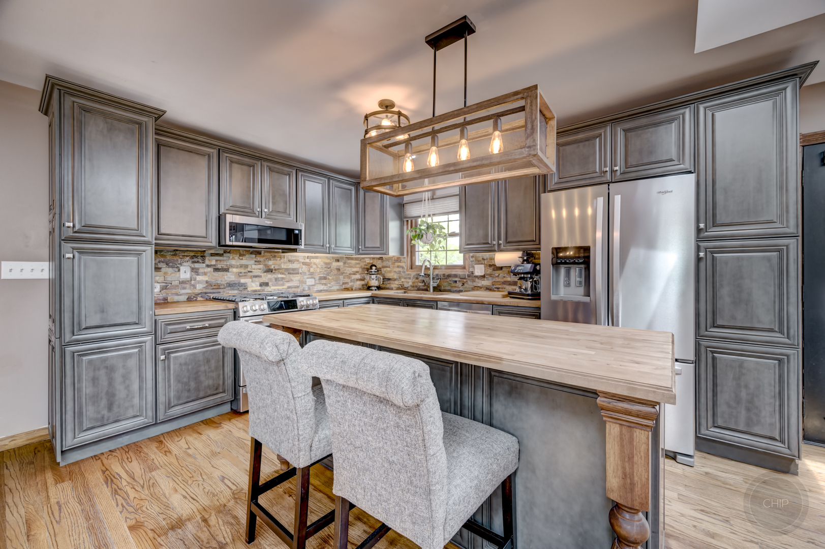 7215 Larchwood Lane, Woodridge, IL 60517