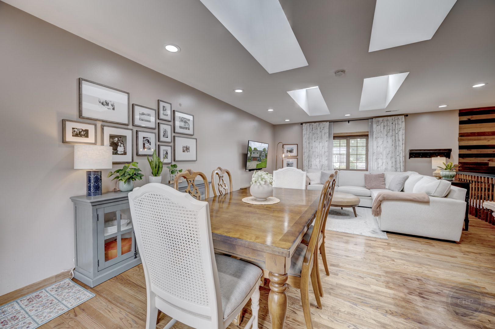 7215 Larchwood Lane, Woodridge, IL 60517