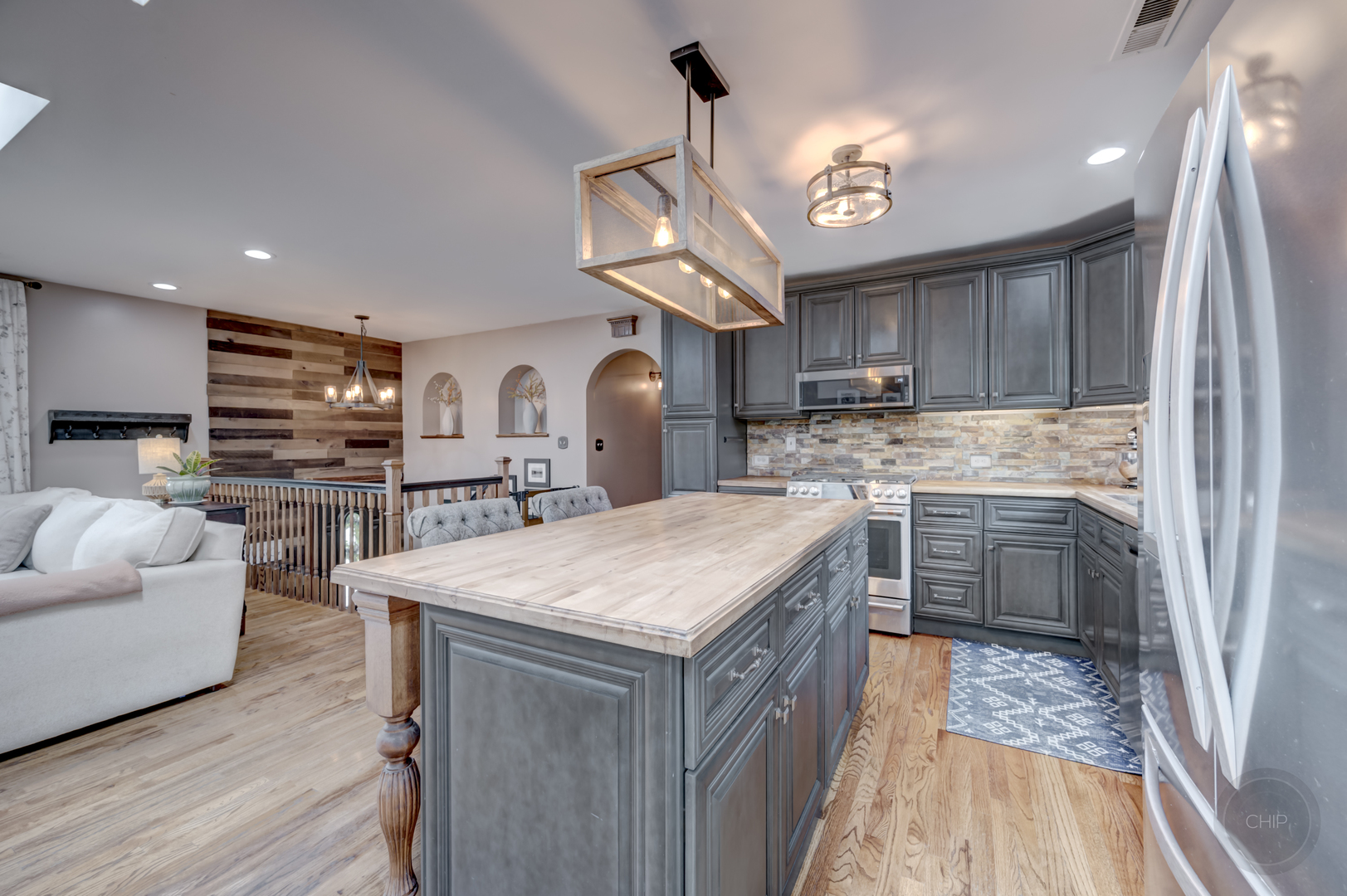 7215 Larchwood Lane, Woodridge, IL 60517