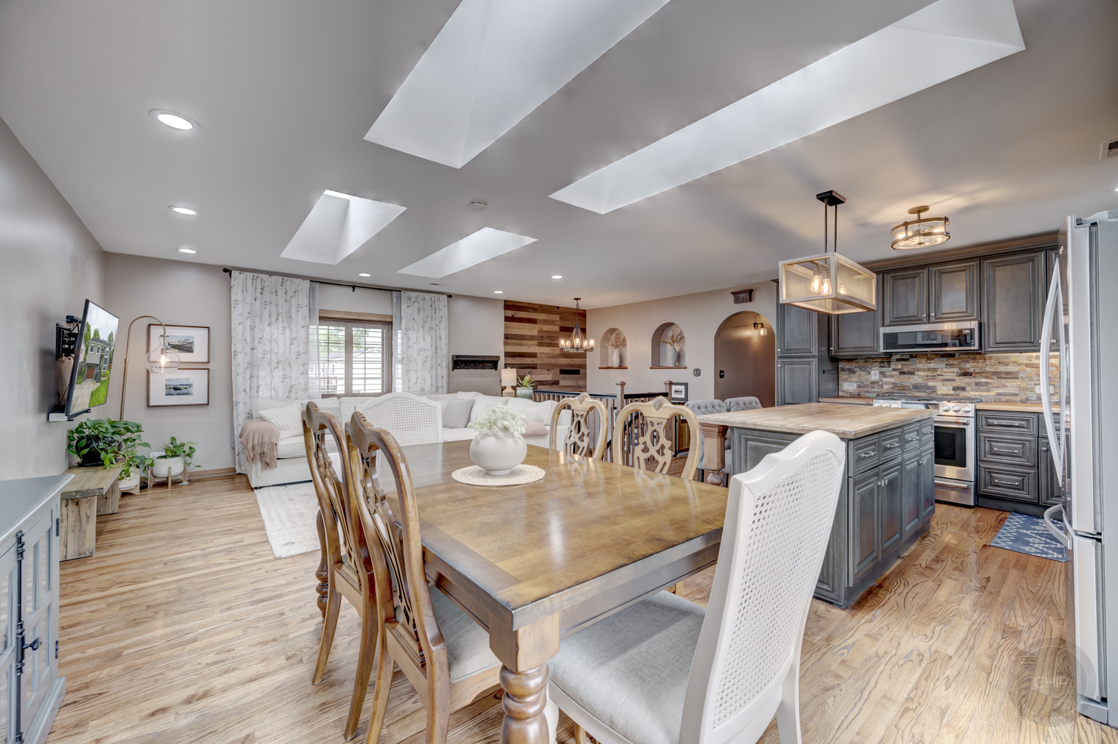 7215 Larchwood Lane, Woodridge, IL 60517