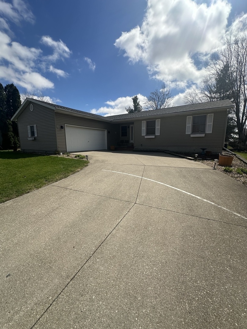 610 Kelley Drive, Heyworth, IL 61745