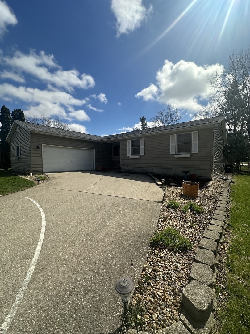 610 Kelley Drive, Heyworth, IL 61745