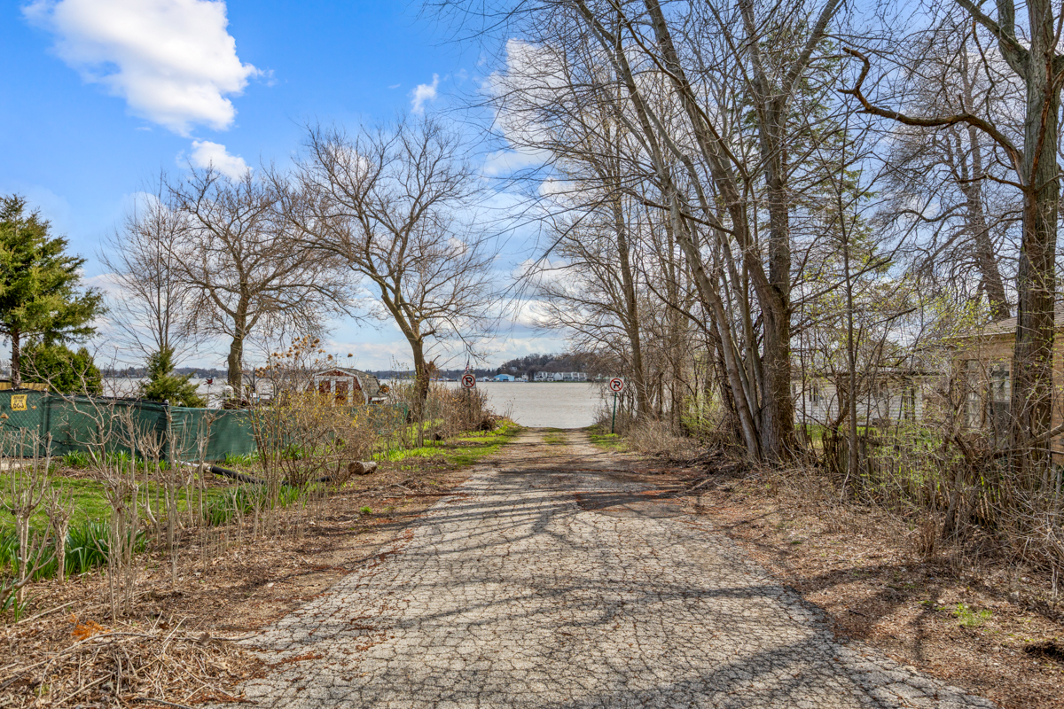 38169 N 3rd Avenue, Spring Grove, IL 60081