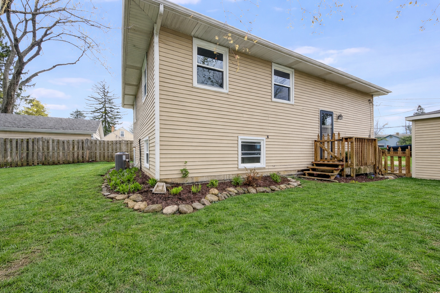 106 Crescent Road, Fox River Grove, IL 60021