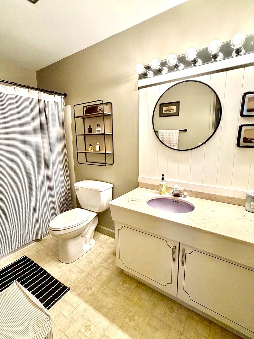 6418 Bradley Drive, Woodridge, IL 60517