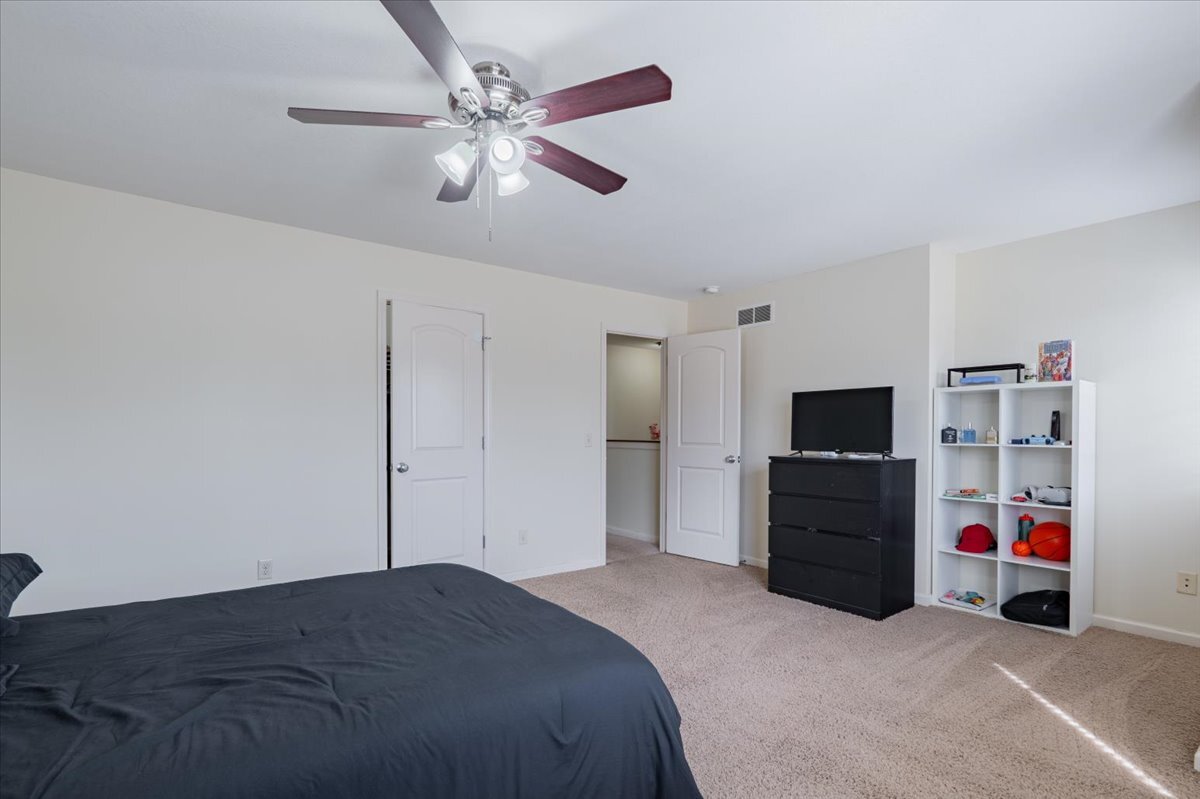 2511 Grey Fox Trail, Bloomington, IL 61705