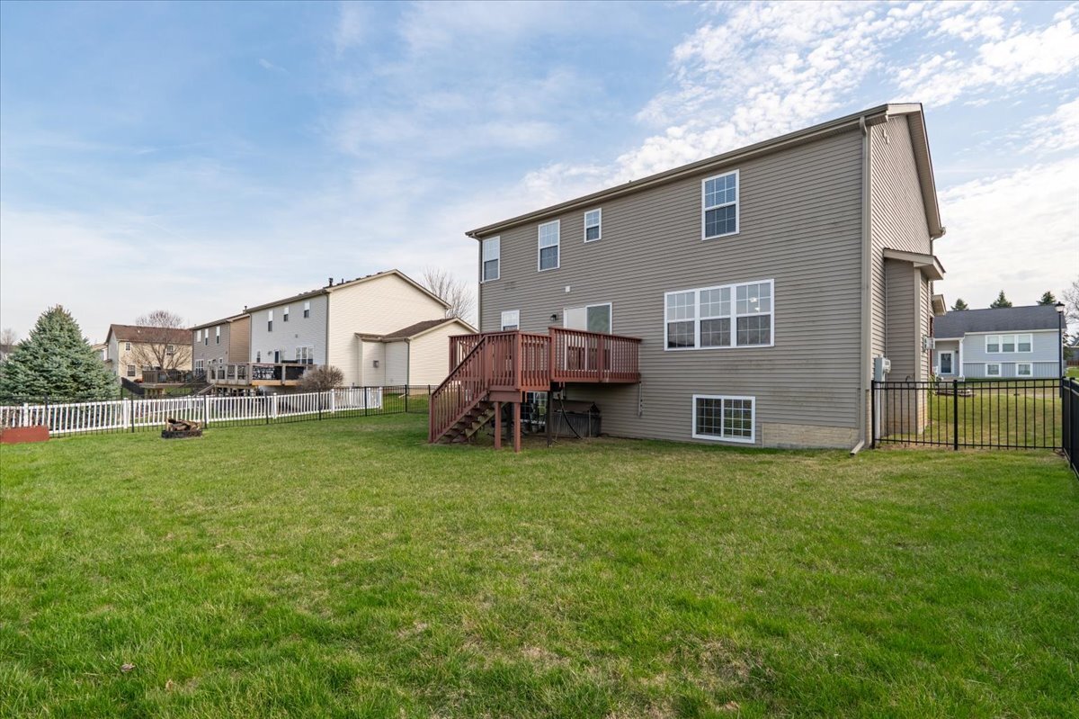 2511 Grey Fox Trail, Bloomington, IL 61705