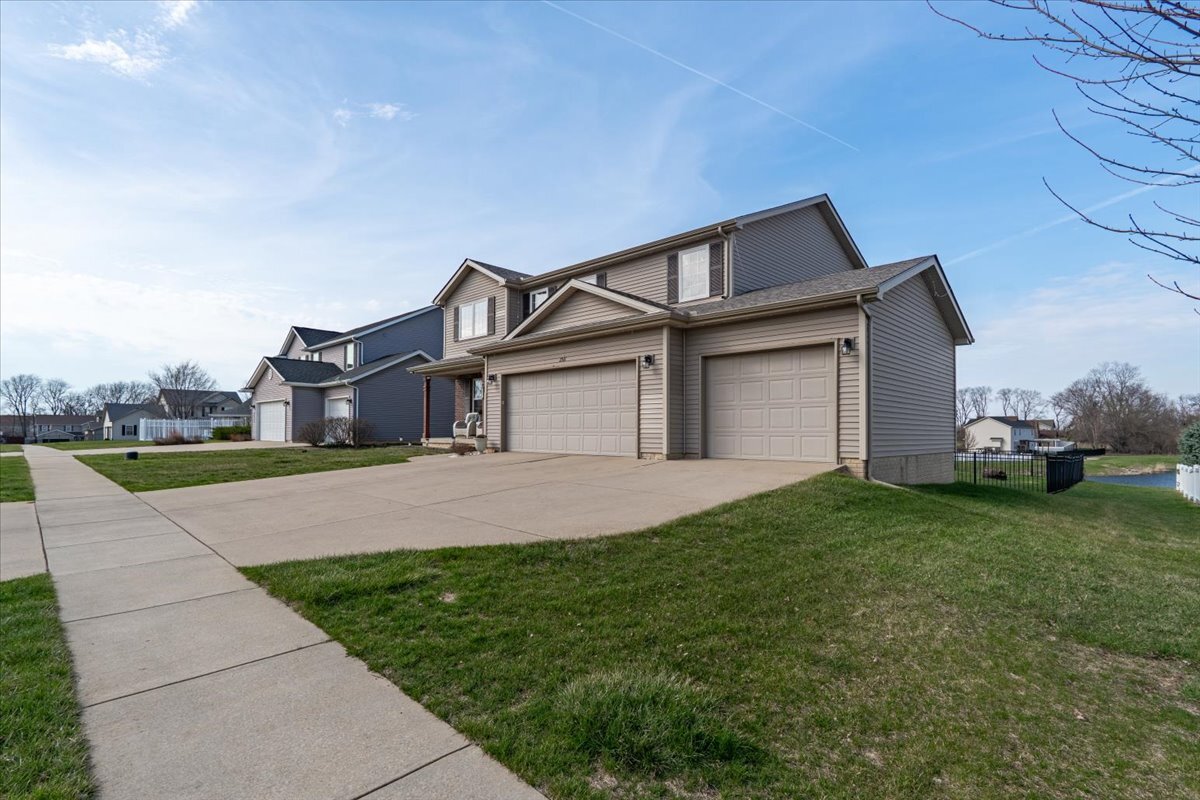 2511 Grey Fox Trail, Bloomington, IL 61705