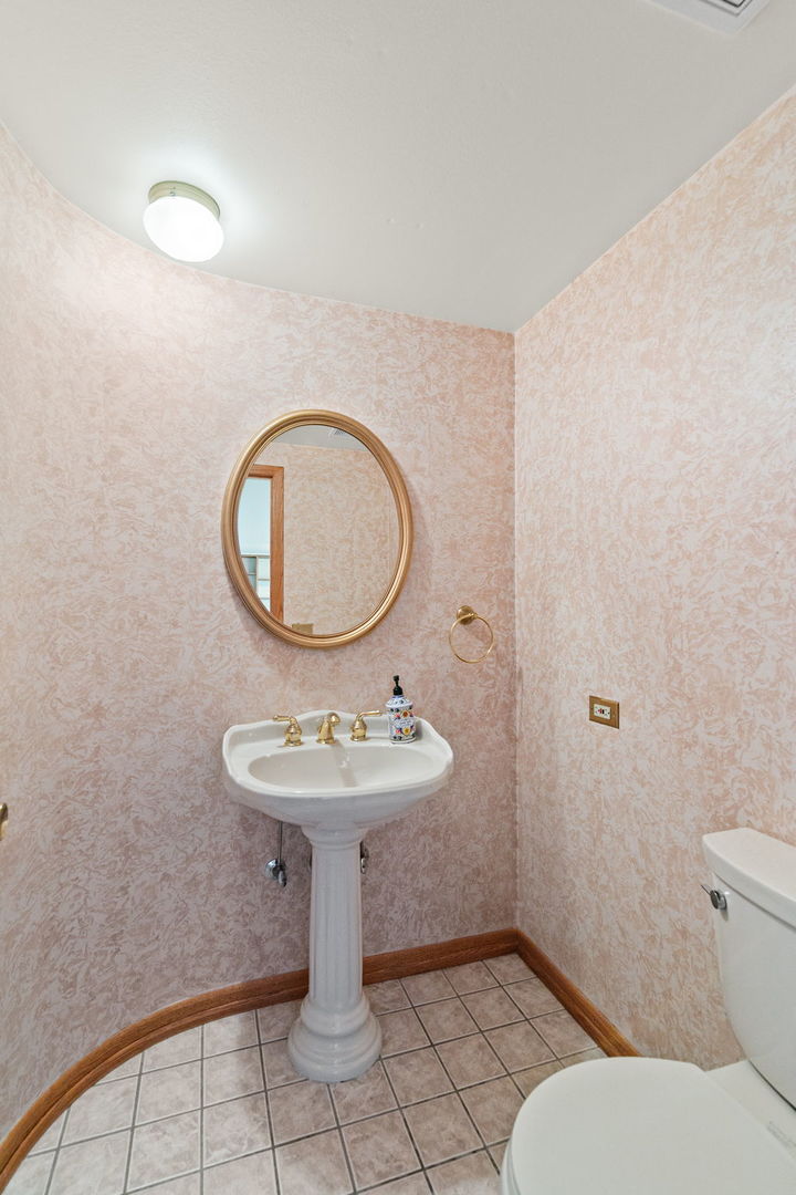 Arlington Heights, IL 60004