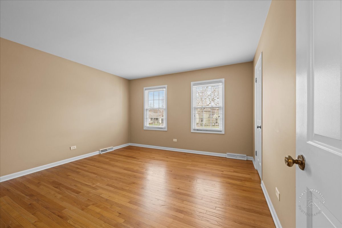 809 Heatherton Drive, Naperville, IL 60563