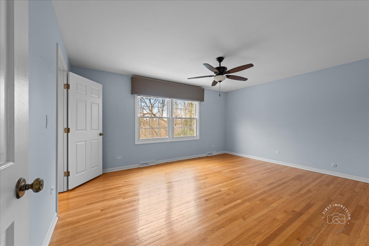 809 Heatherton Drive, Naperville, IL 60563