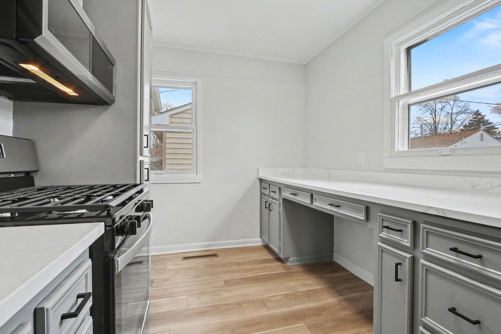 912 N Midland Avenue, Joliet, IL 60435