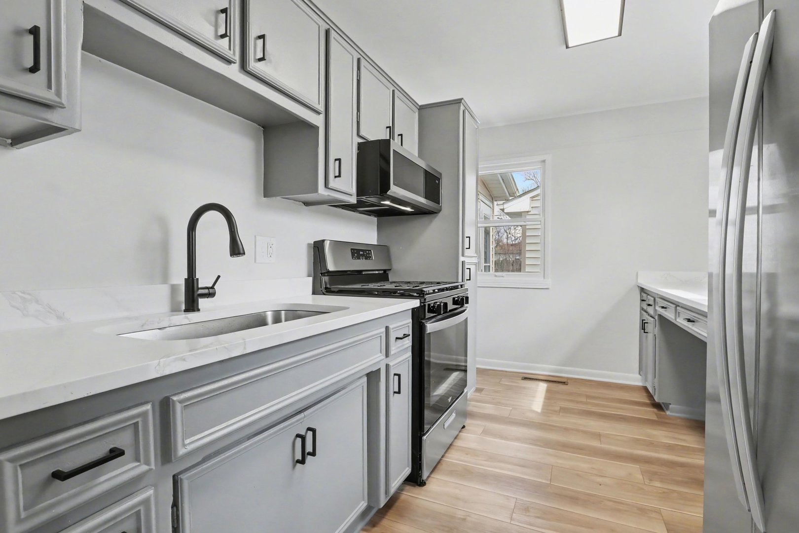 912 N Midland Avenue, Joliet, IL 60435