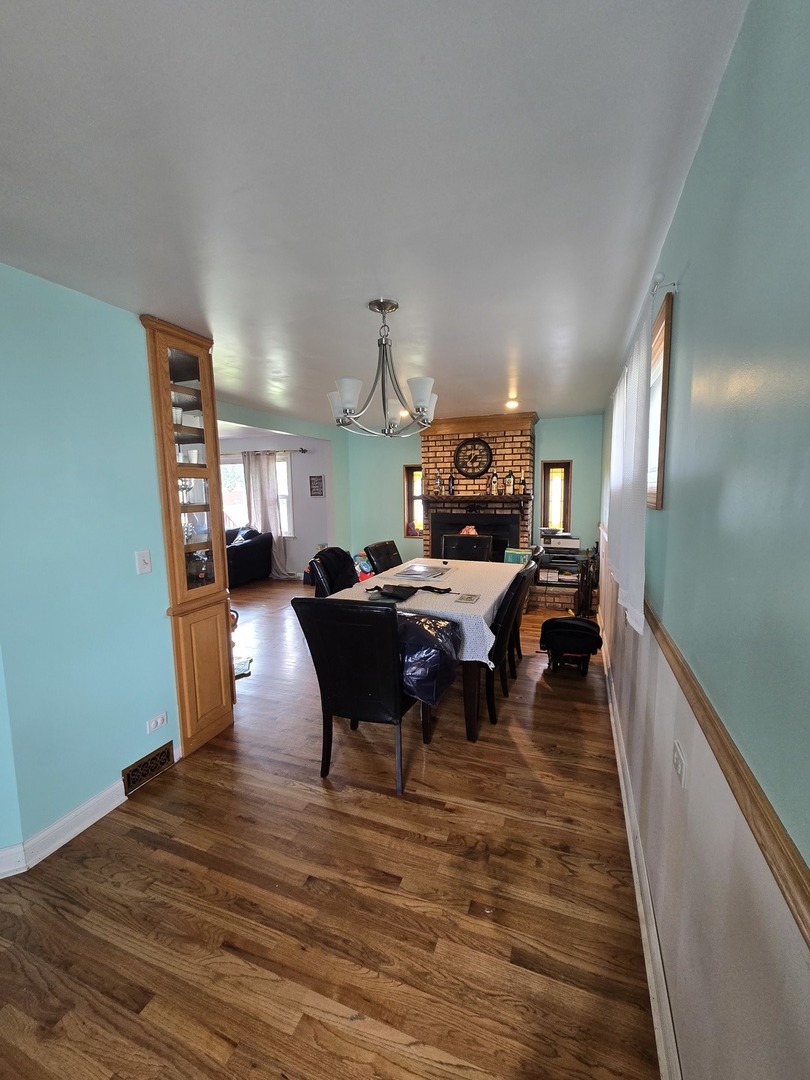 8325 LaPorte Avenue, Burbank, IL 60459