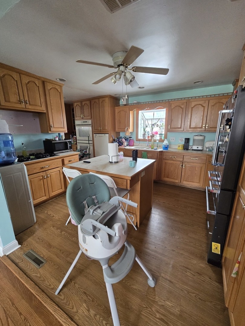 8325 LaPorte Avenue, Burbank, IL 60459