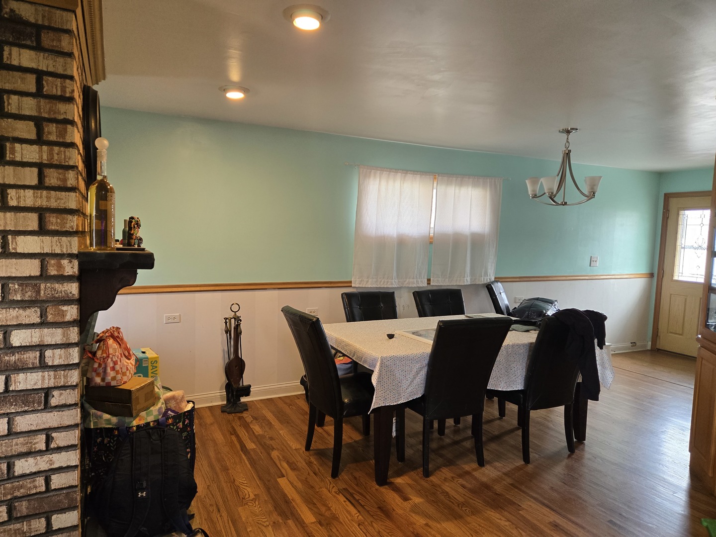 8325 LaPorte Avenue, Burbank, IL 60459