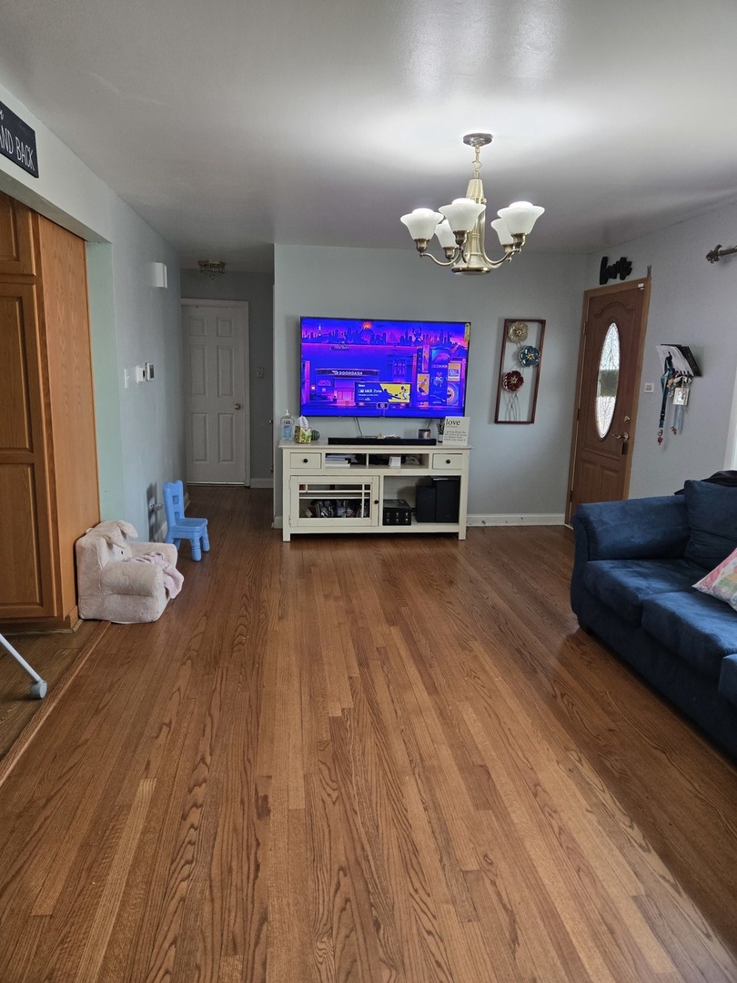 8325 LaPorte Avenue, Burbank, IL 60459