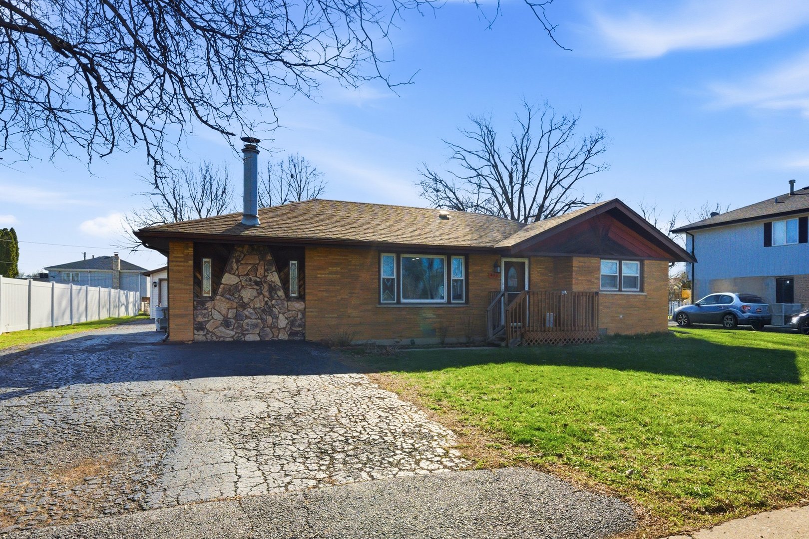 8325 LaPorte Avenue, Burbank, IL 60459