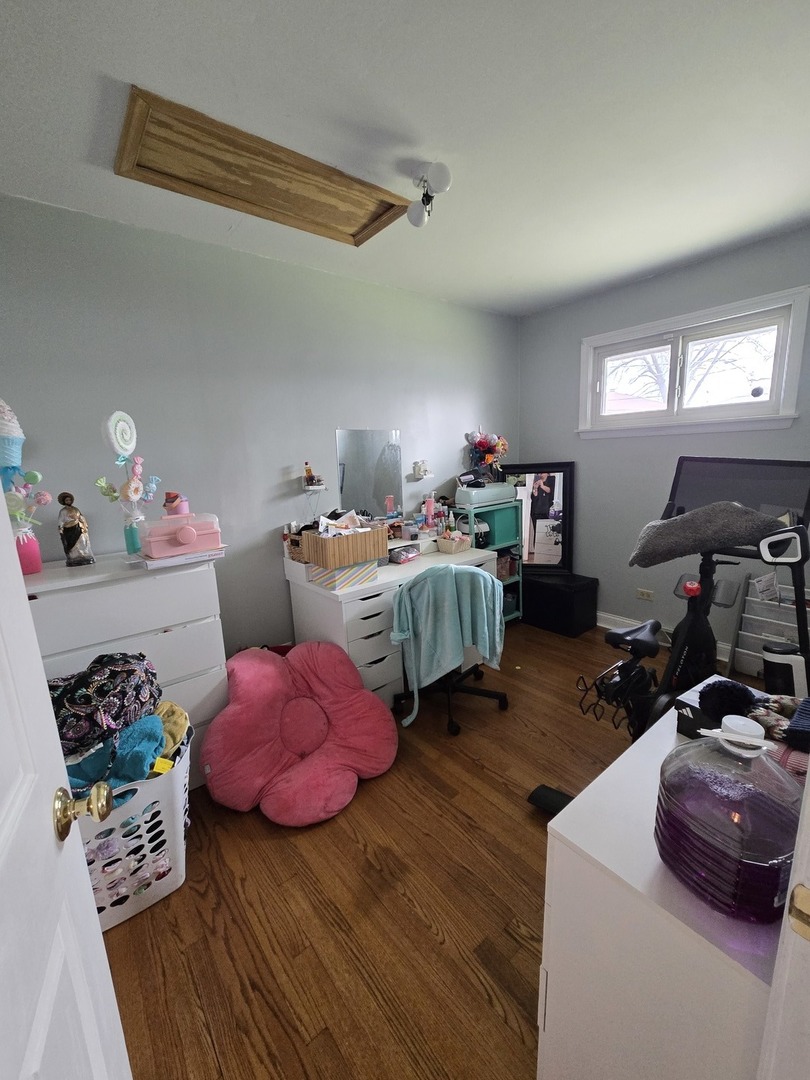 8325 LaPorte Avenue, Burbank, IL 60459