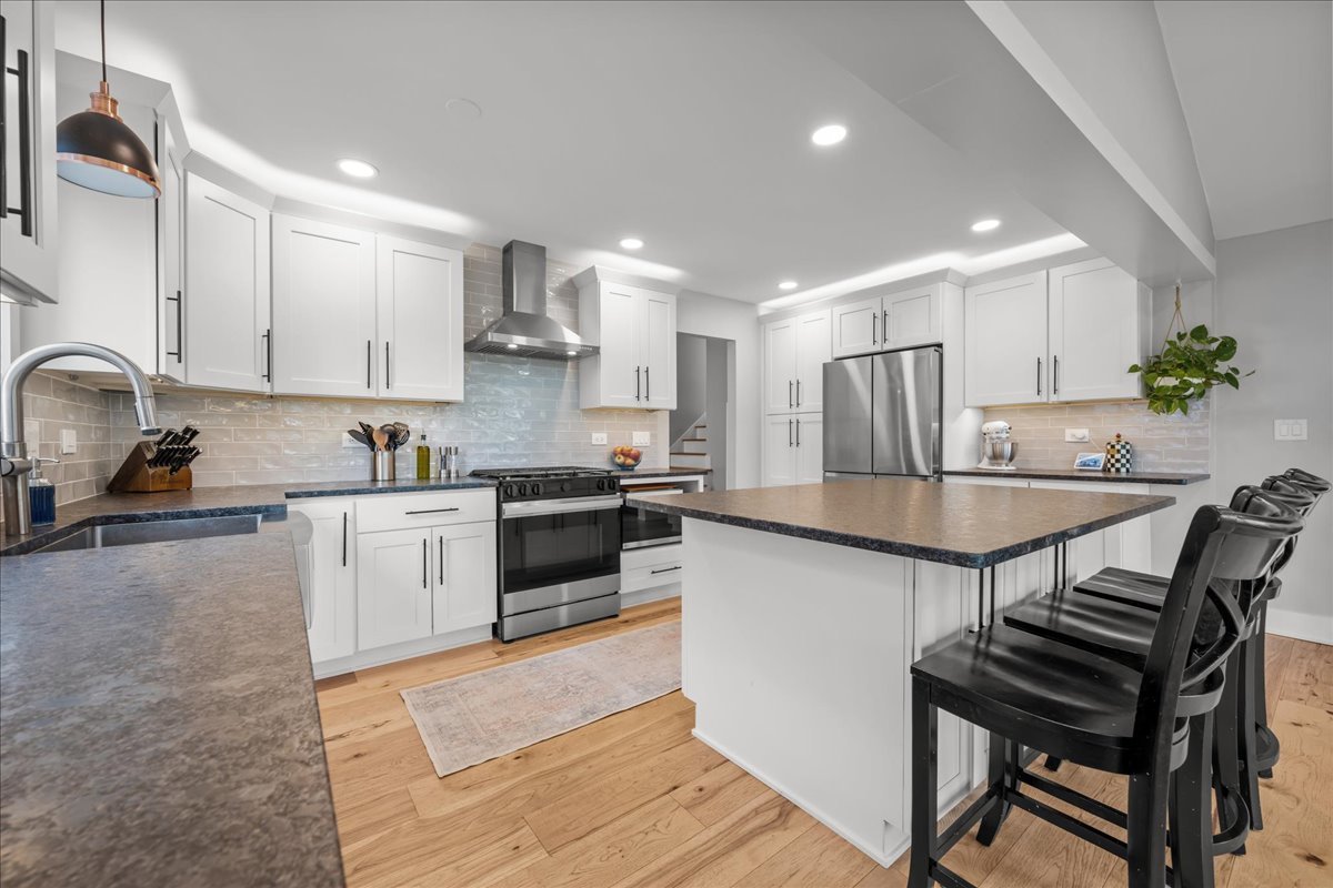 1033 Royal Saint George Drive, Naperville, IL 60563