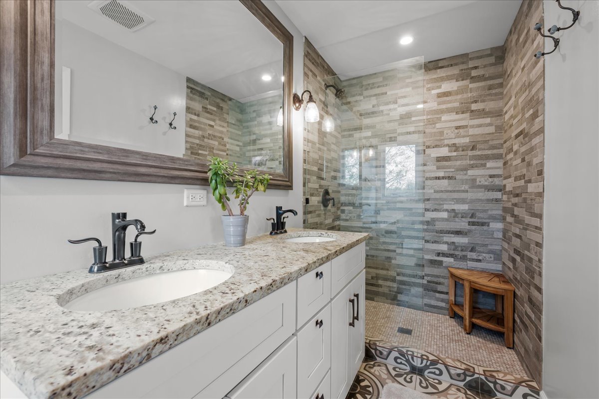 1033 Royal Saint George Drive, Naperville, IL 60563
