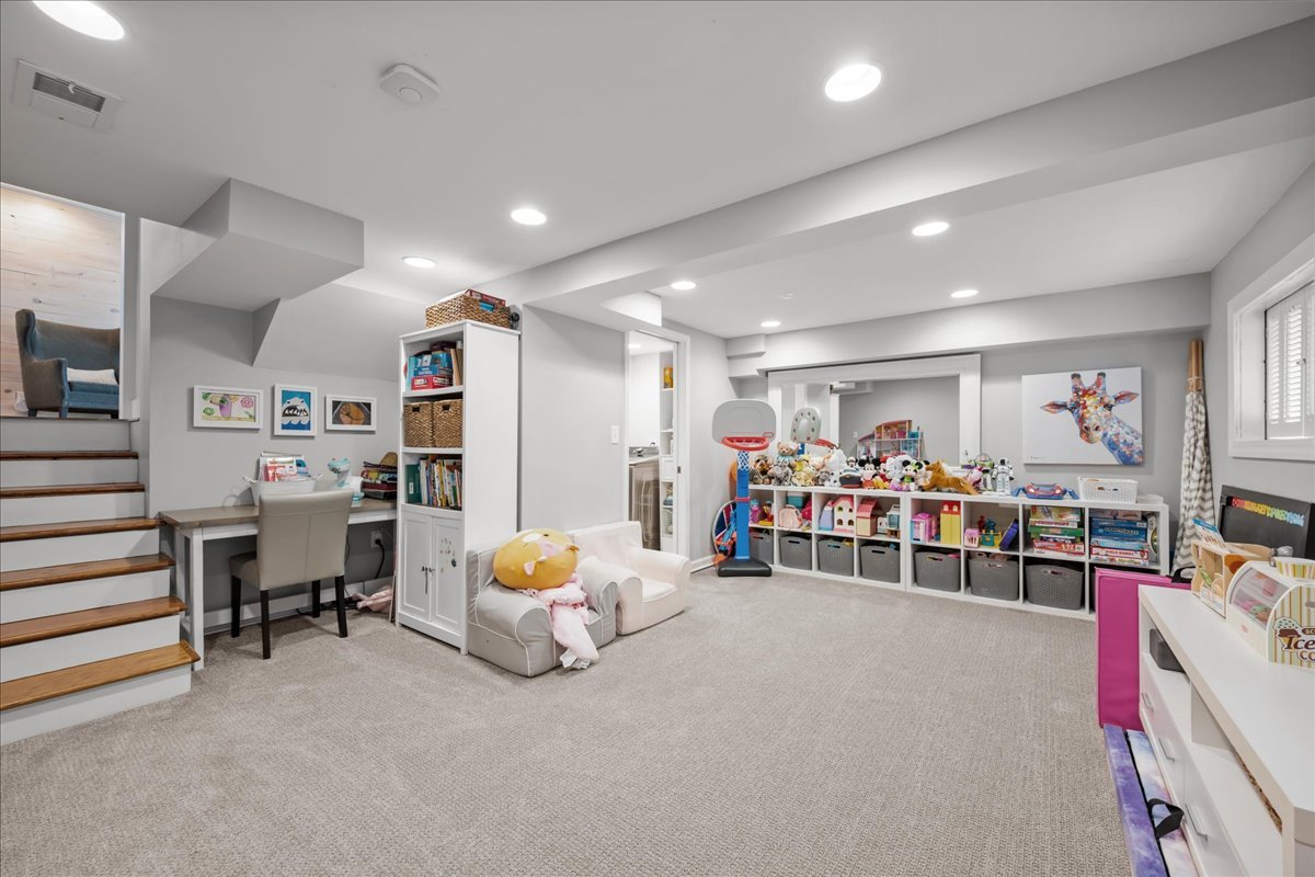 1033 Royal Saint George Drive, Naperville, IL 60563