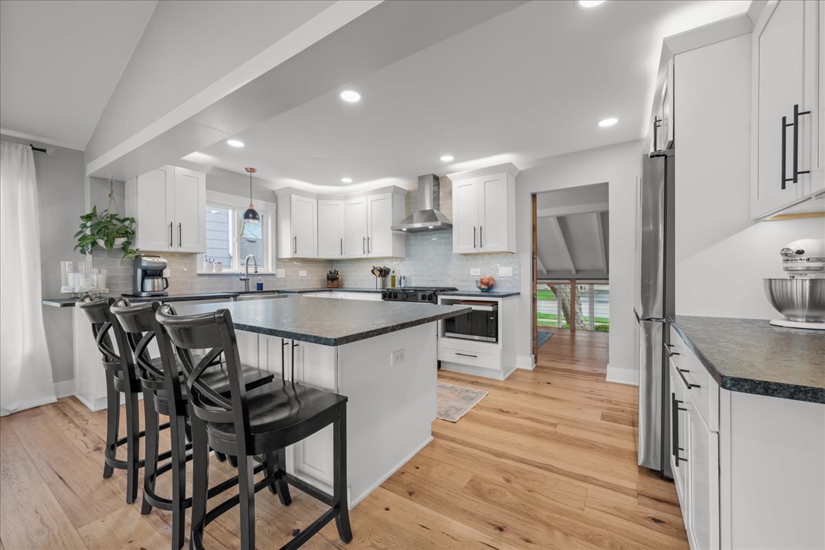 1033 Royal Saint George Drive, Naperville, IL 60563
