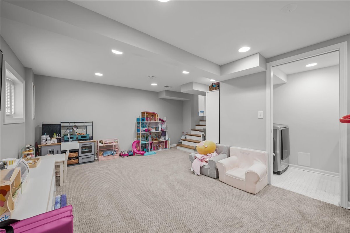1033 Royal Saint George Drive, Naperville, IL 60563