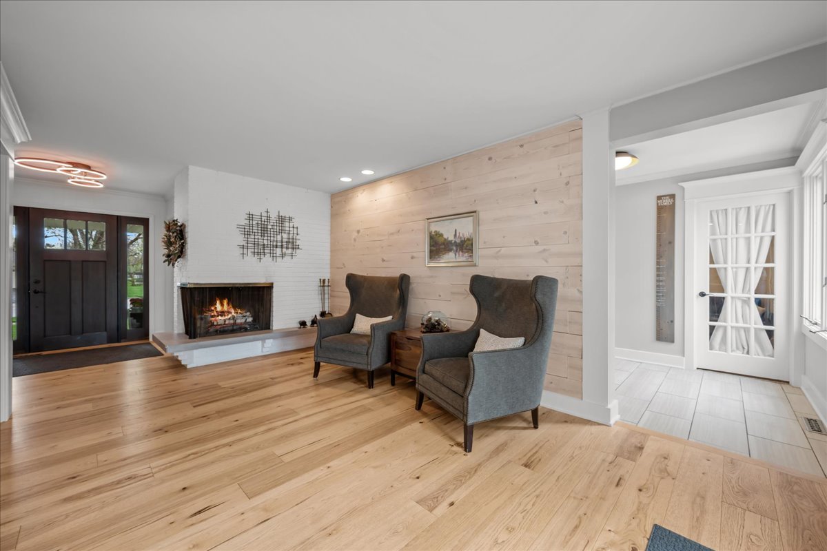 1033 Royal Saint George Drive, Naperville, IL 60563