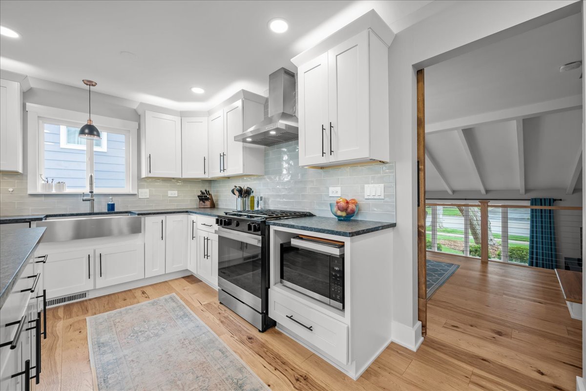 1033 Royal Saint George Drive, Naperville, IL 60563
