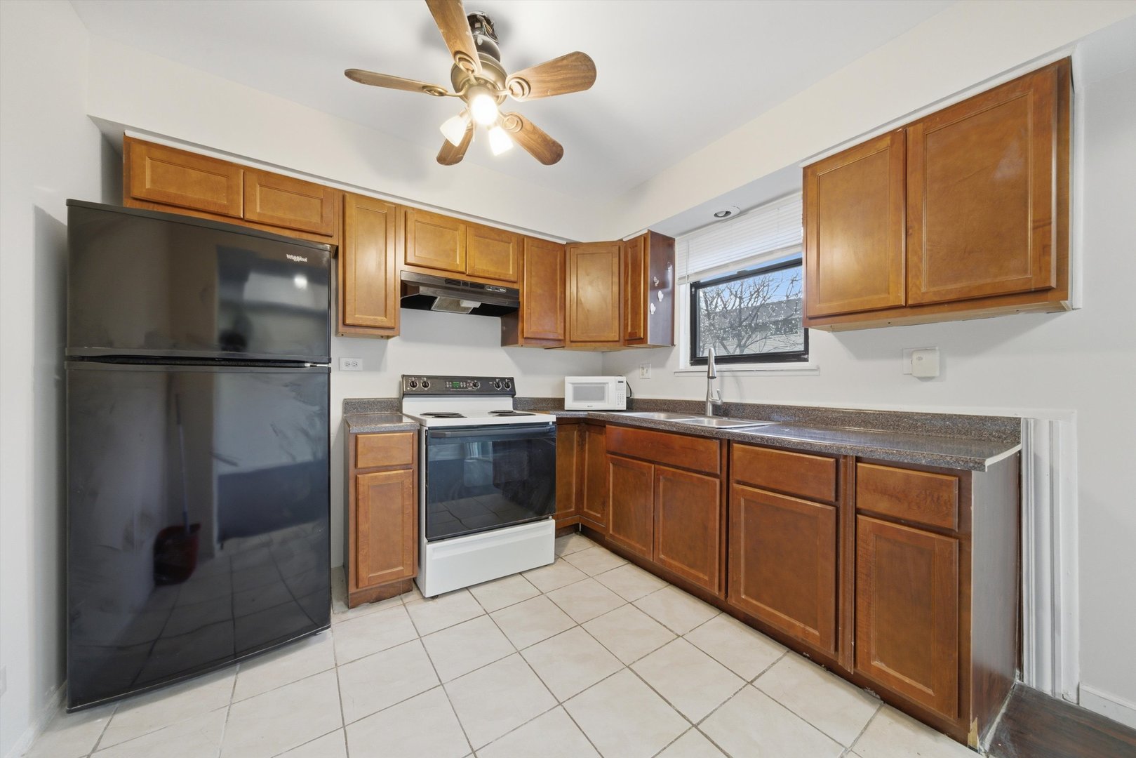 2064 LIONCREST Drive #2064, Richton Park, IL 60471