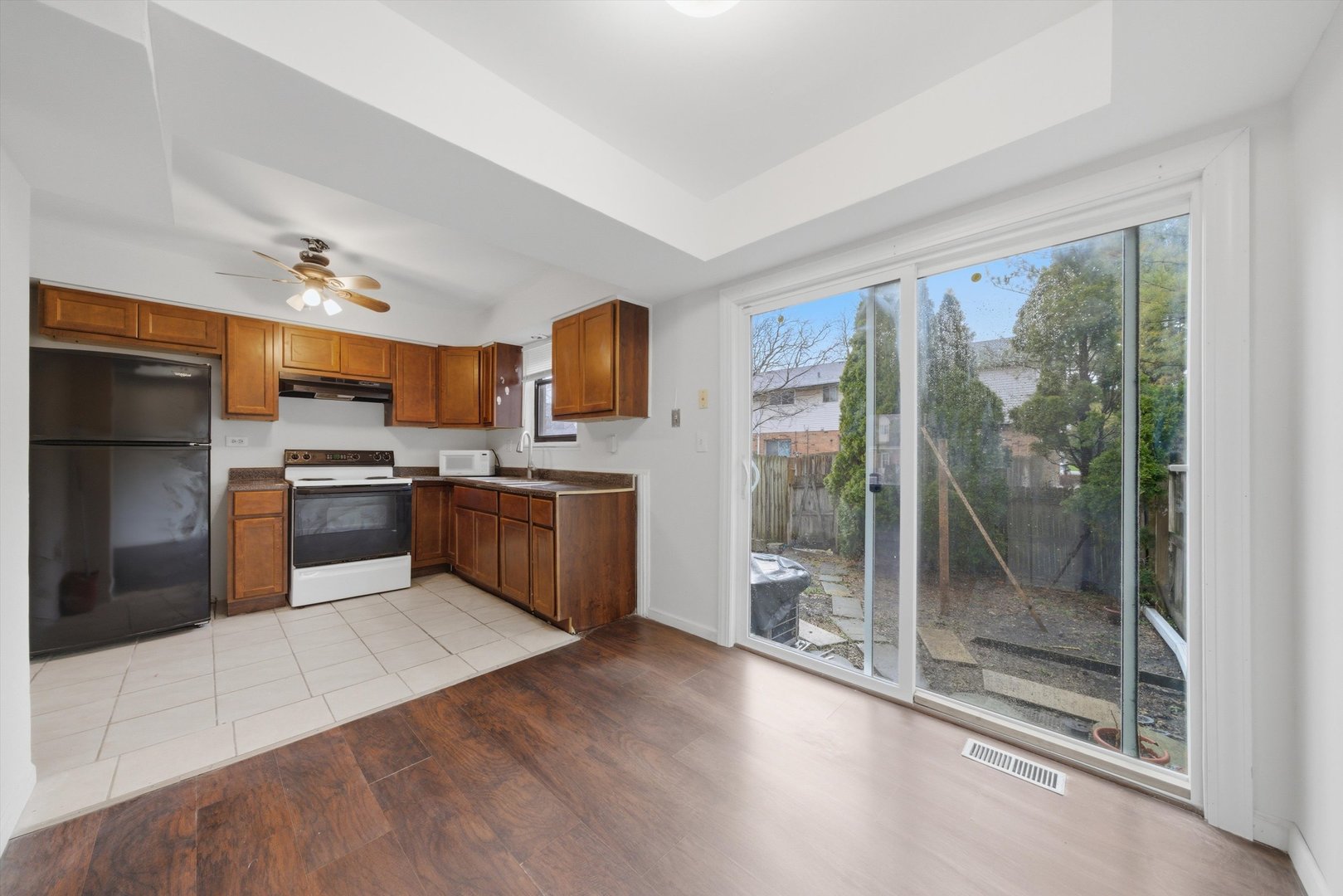 2064 LIONCREST Drive #2064, Richton Park, IL 60471