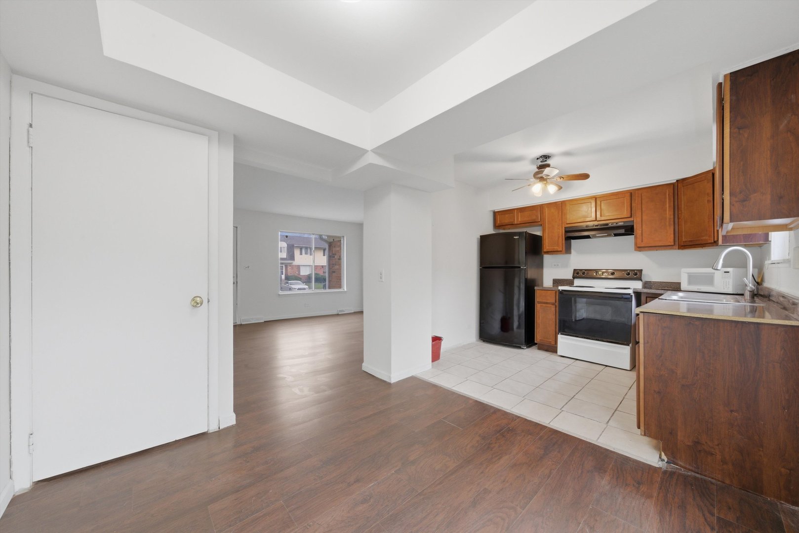 2064 LIONCREST Drive #2064, Richton Park, IL 60471