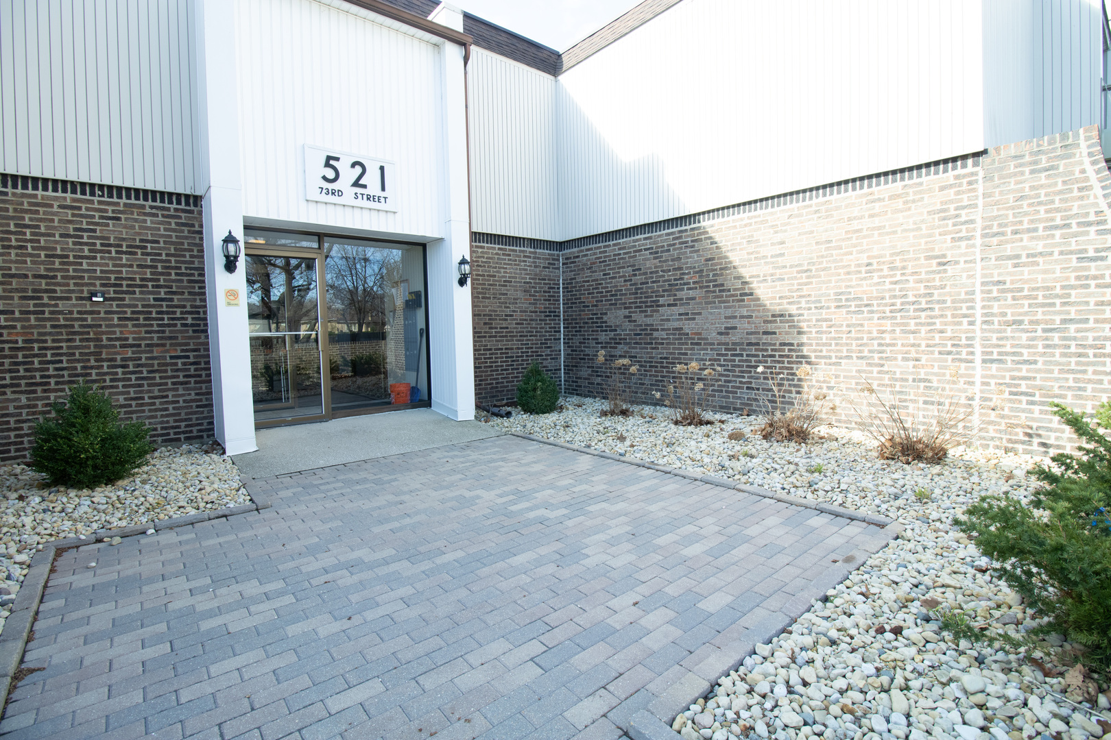 521 73RD Street #104, Downers Grove, IL 60516