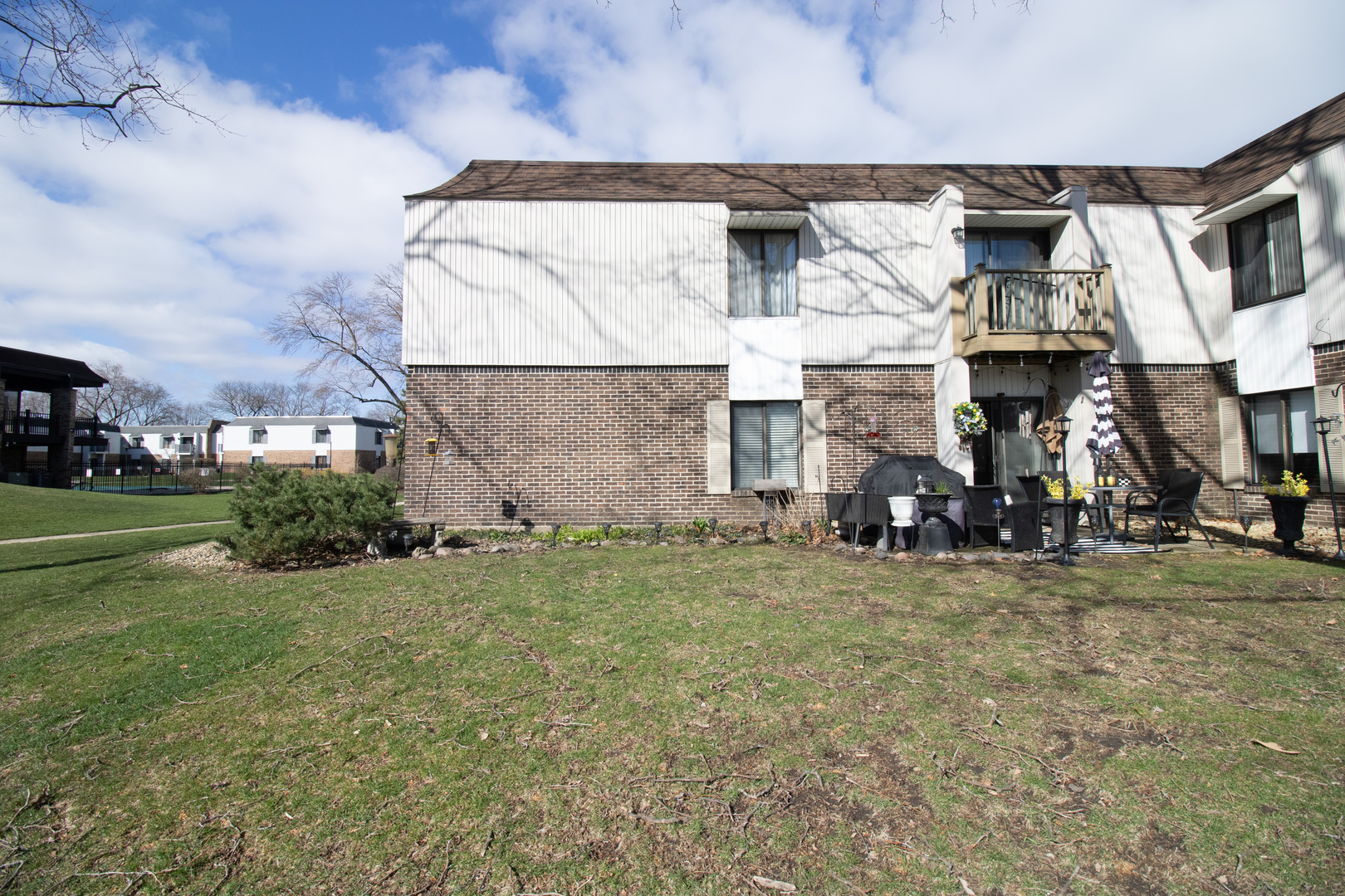 521 73RD Street #104, Downers Grove, IL 60516