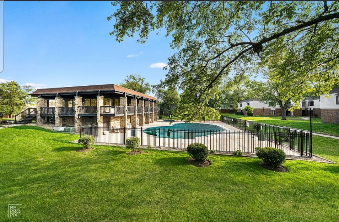 521 73RD Street #104, Downers Grove, IL 60516