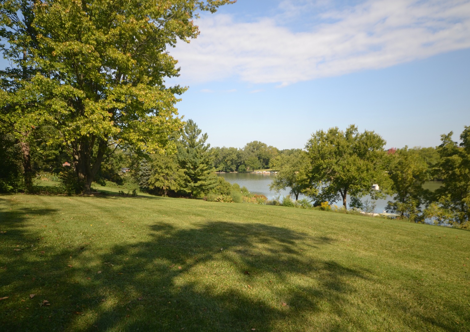 27052 W Lakeview Drive, Lake Barrington, IL 60084