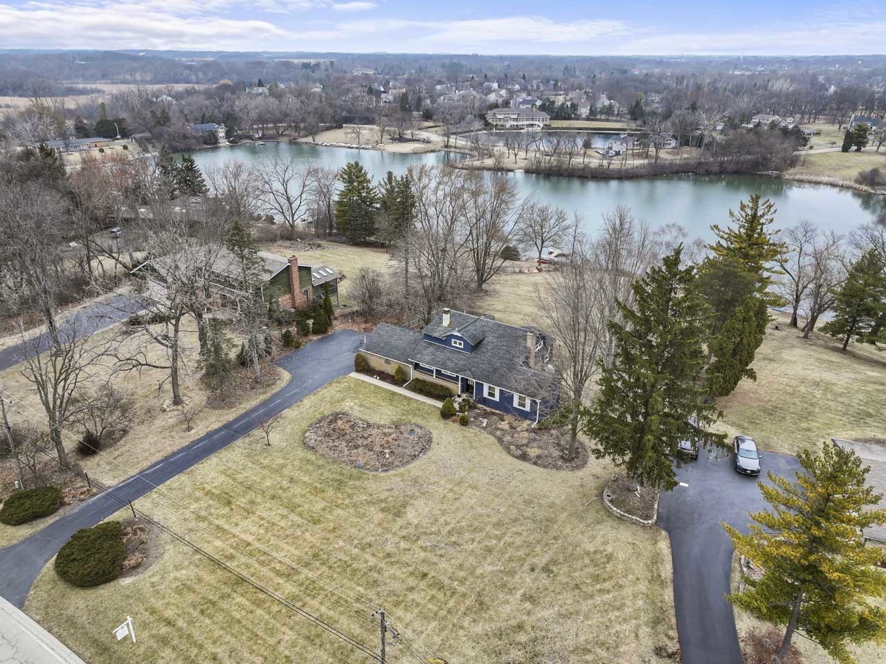 27052 W Lakeview Drive, Lake Barrington, IL 60084