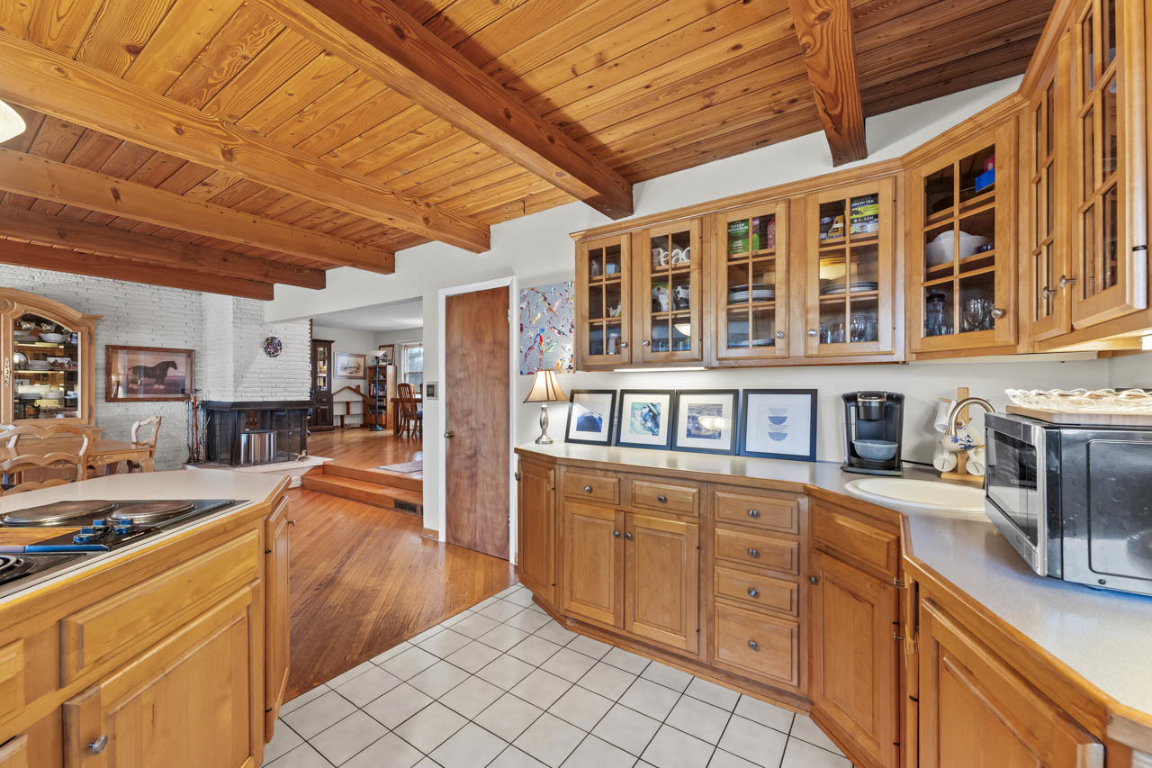 27052 W Lakeview Drive, Lake Barrington, IL 60084