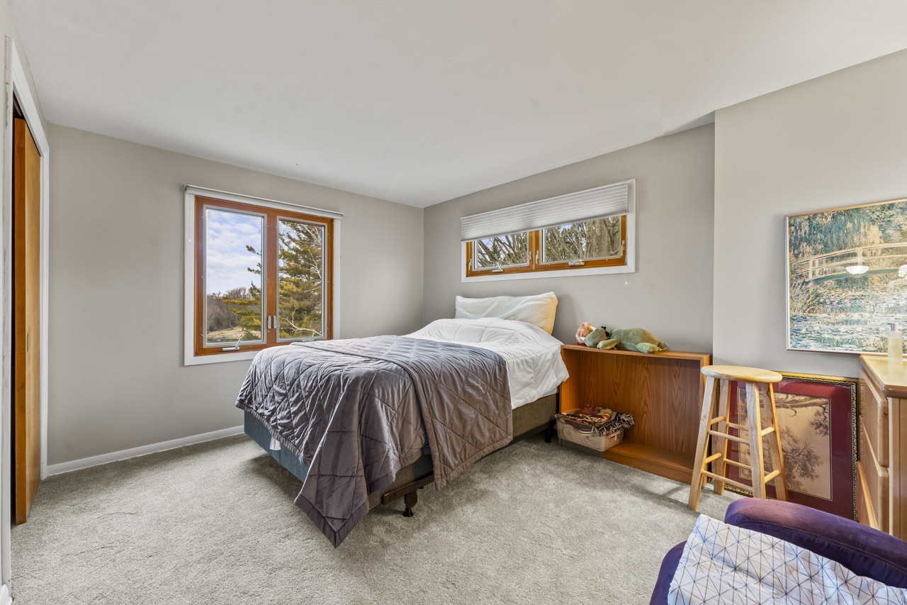 27052 W Lakeview Drive, Lake Barrington, IL 60084