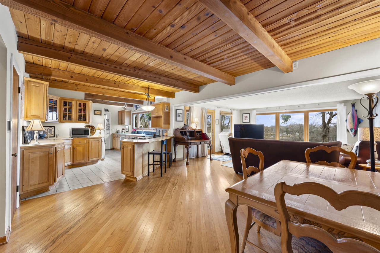 27052 W Lakeview Drive, Lake Barrington, IL 60084