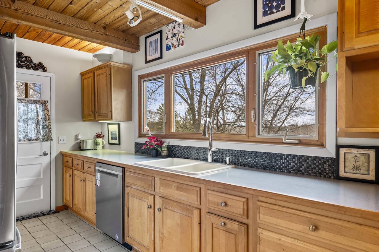 27052 W Lakeview Drive, Lake Barrington, IL 60084