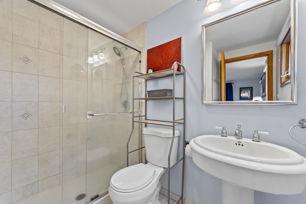 27052 W Lakeview Drive, Lake Barrington, IL 60084