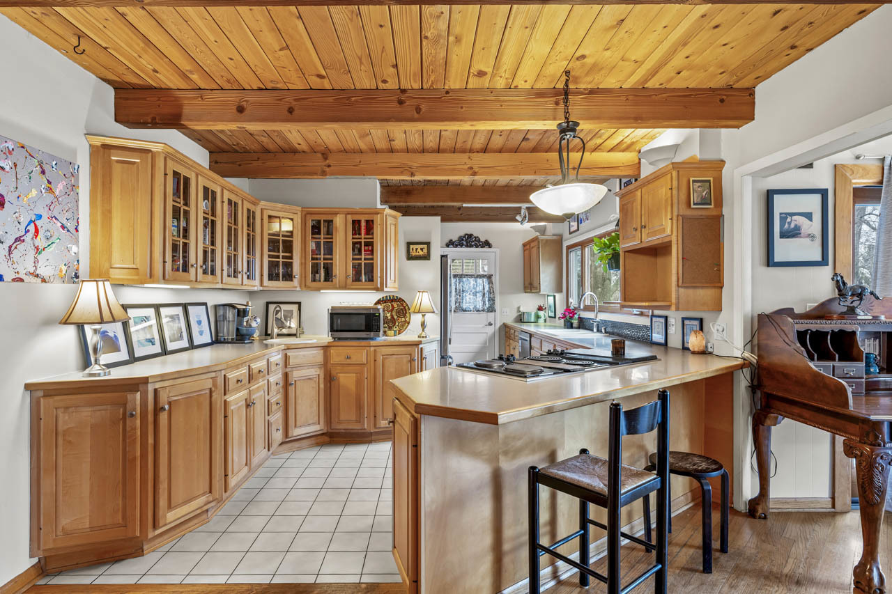 27052 W Lakeview Drive, Lake Barrington, IL 60084