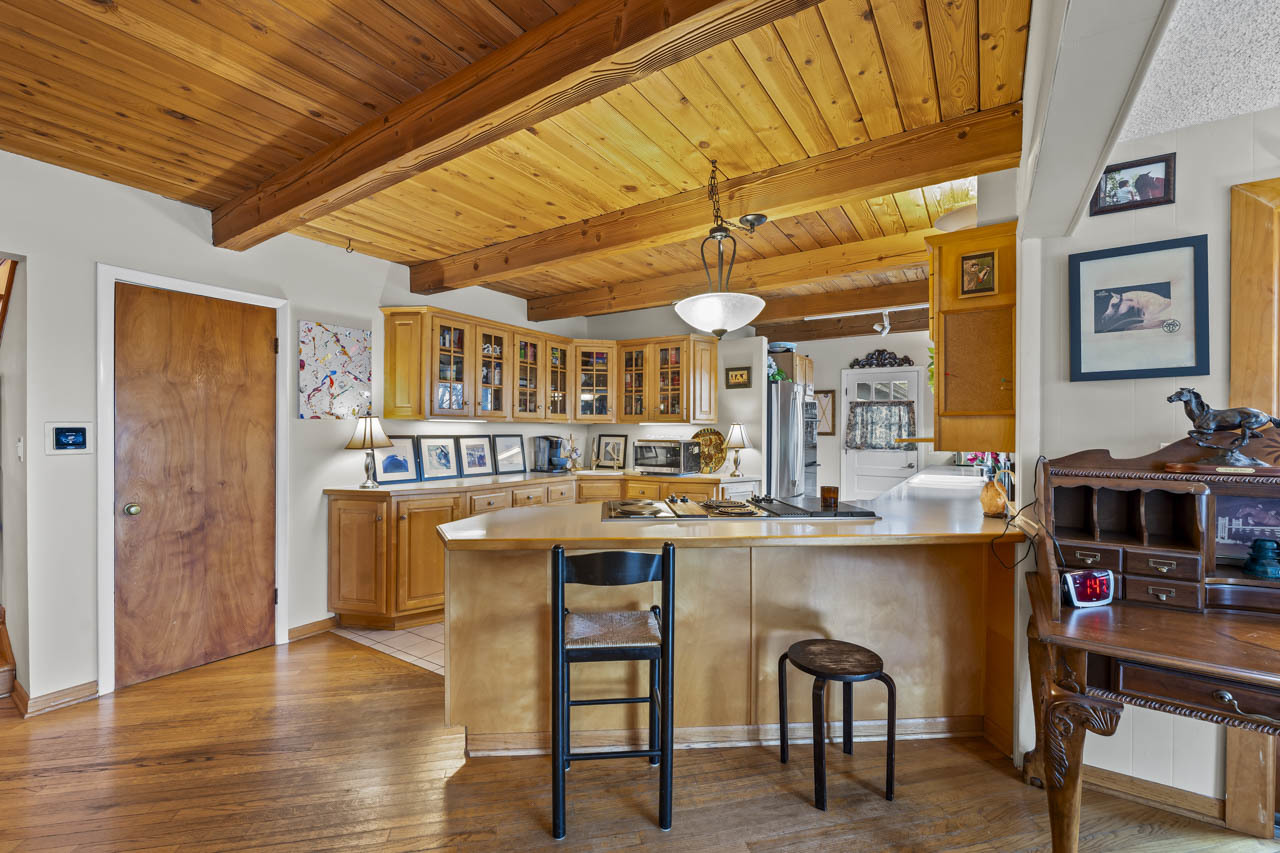 27052 W Lakeview Drive, Lake Barrington, IL 60084