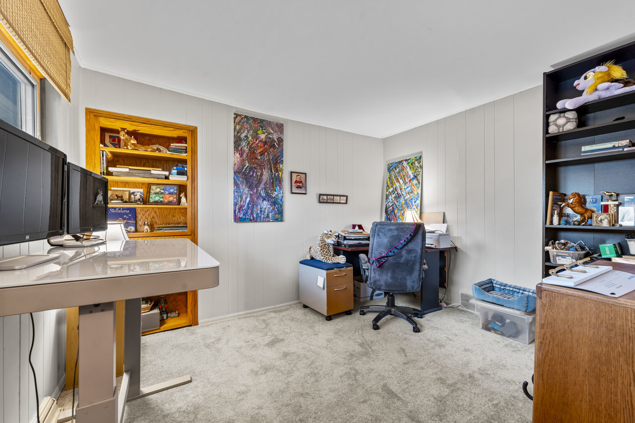 27052 W Lakeview Drive, Lake Barrington, IL 60084