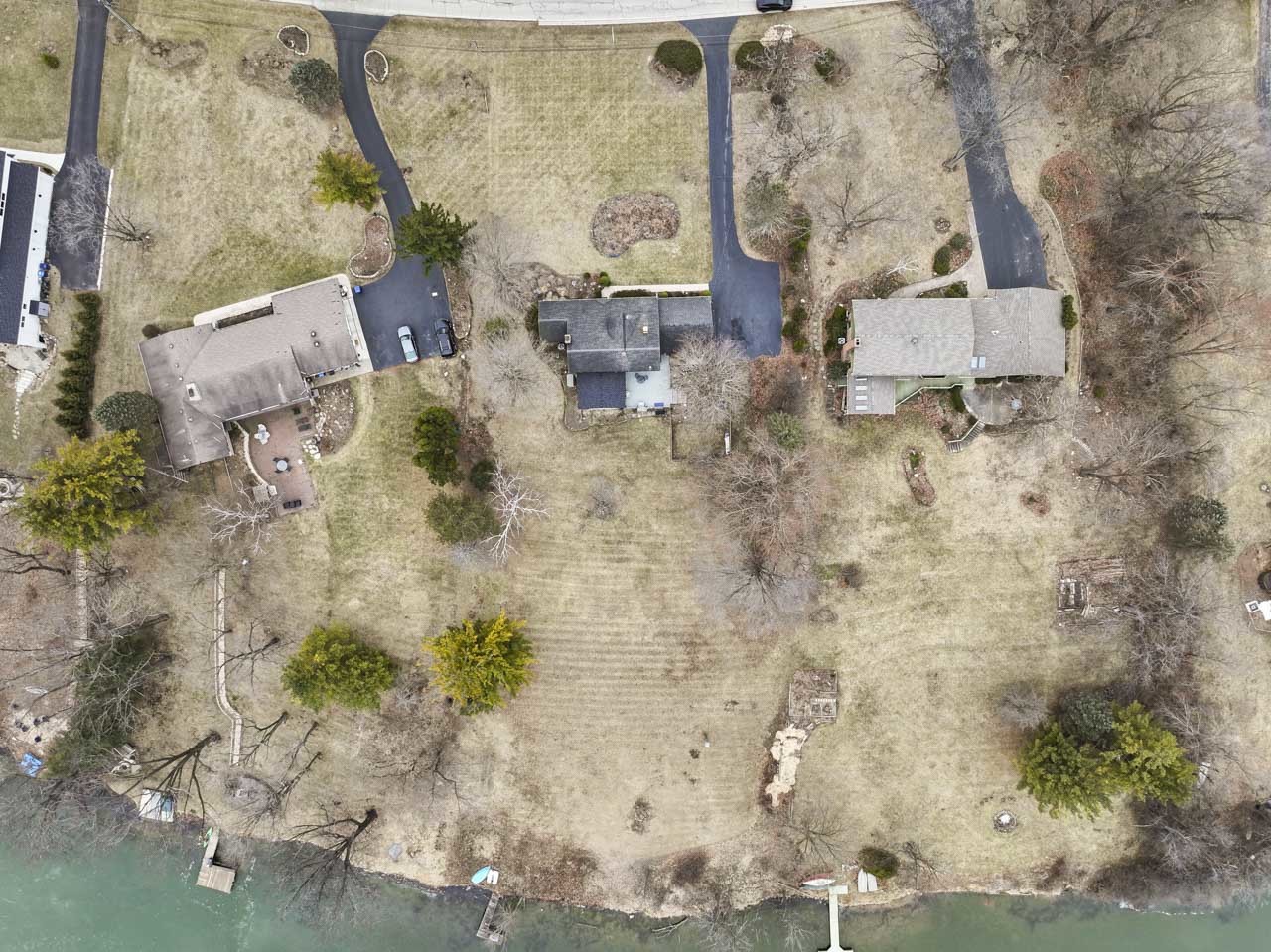 27052 W Lakeview Drive, Lake Barrington, IL 60084