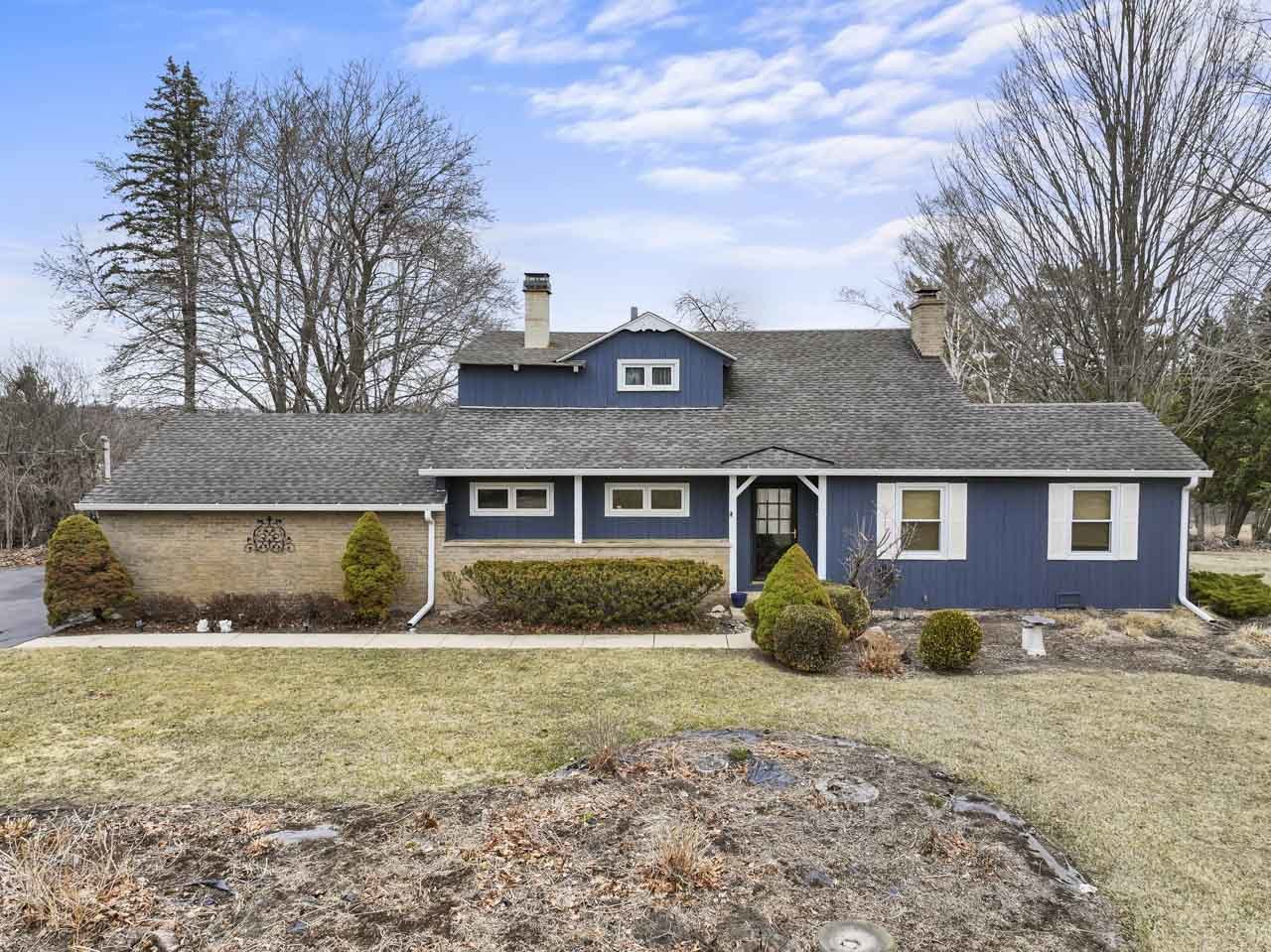 27052 W Lakeview Drive, Lake Barrington, IL 60084